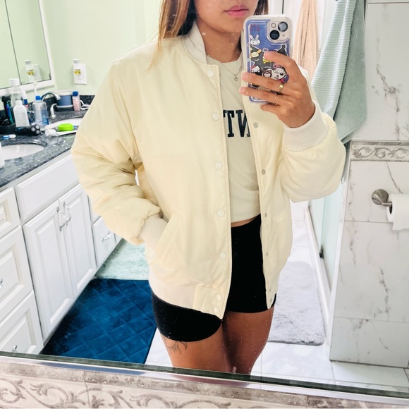 TNA Aritzia Cream Coach Jacket - Picture 4 of 4